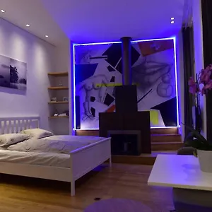 brabo-suite-1.brusselshotelsbook.com/
